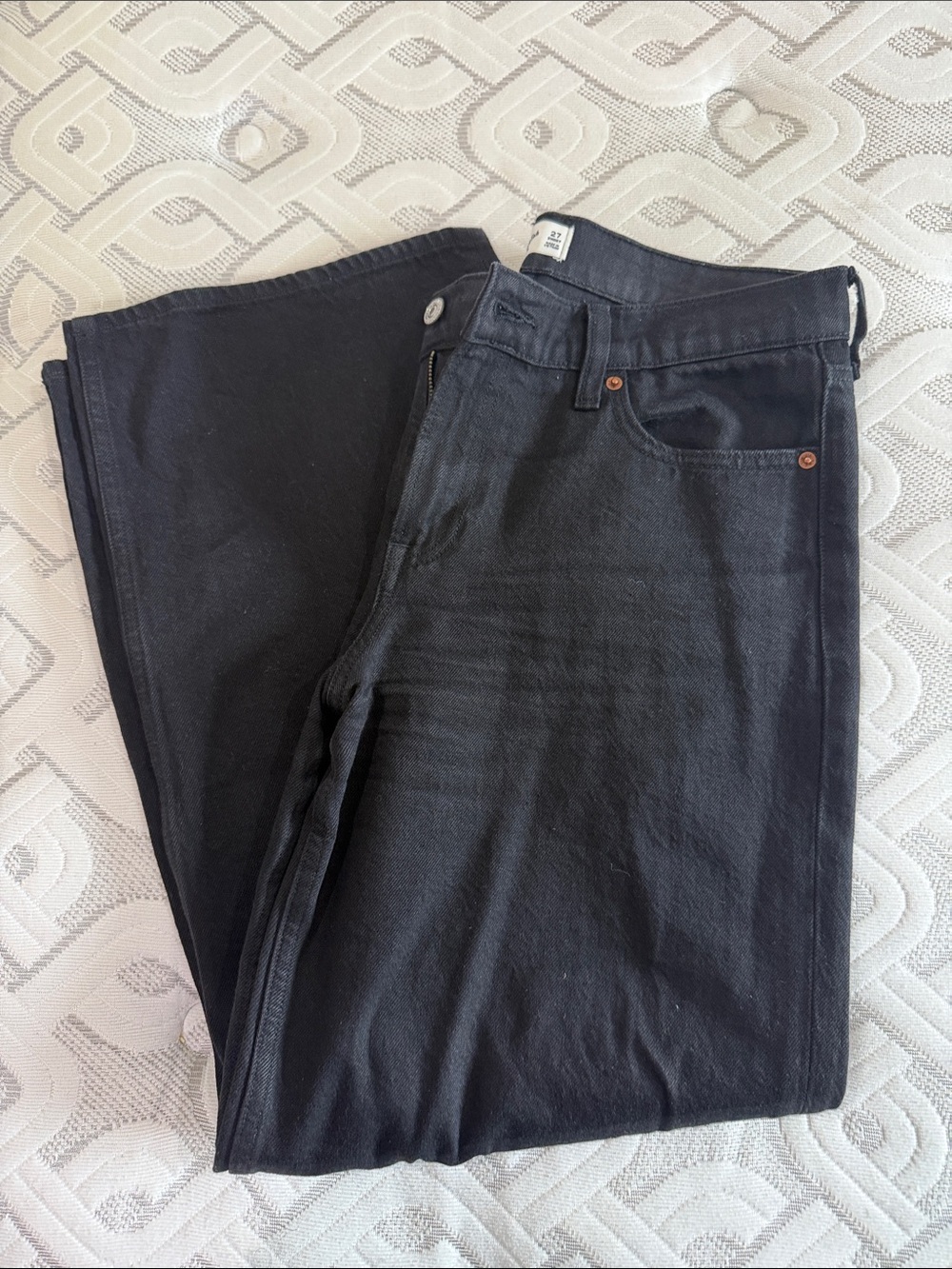 Women's Abercrombie Low rise ultra loose jean size 27 curve love short in black